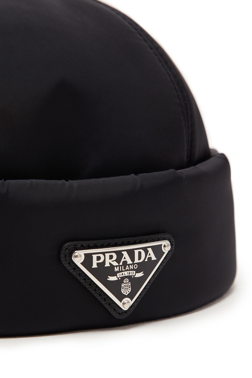 фото Шапка с треугольным логотипом prada