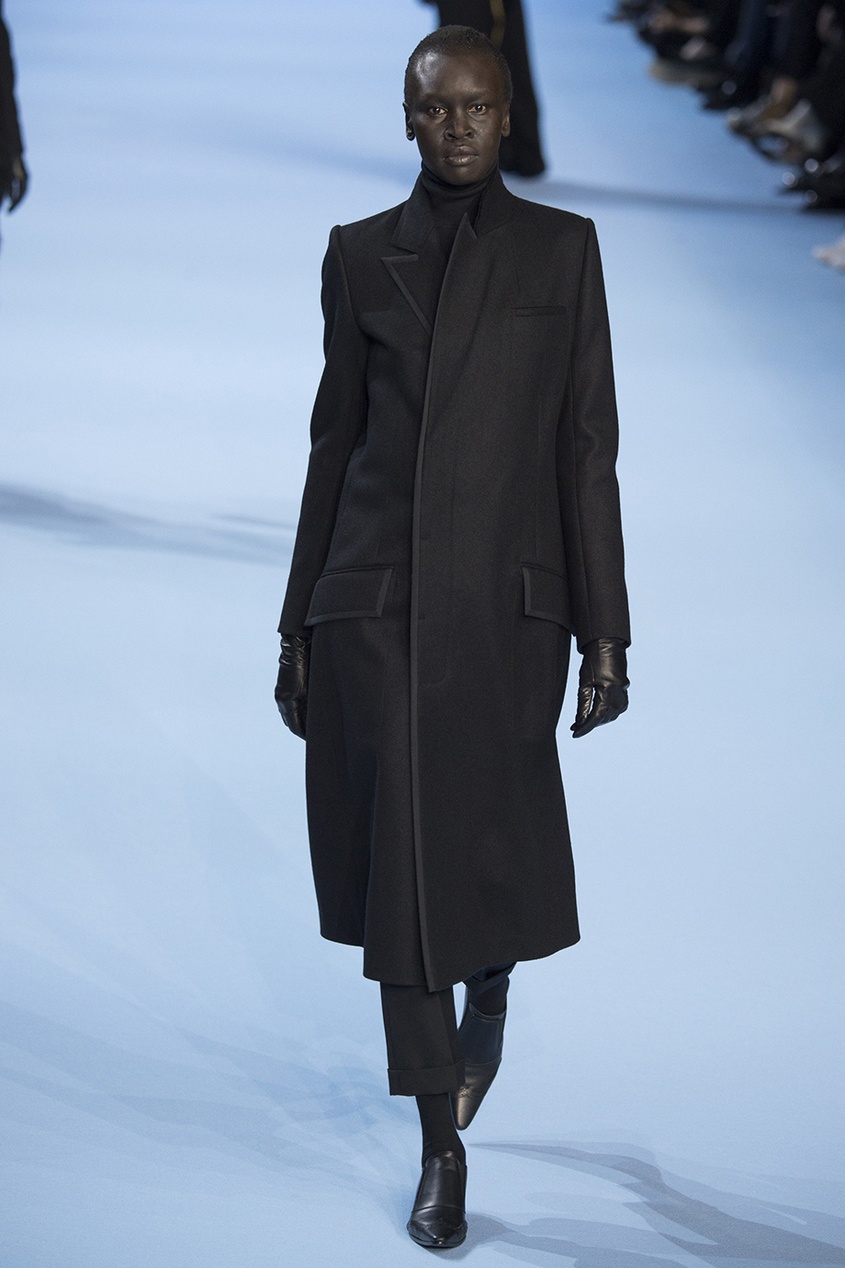 фото Классическое черное пальто haider ackermann