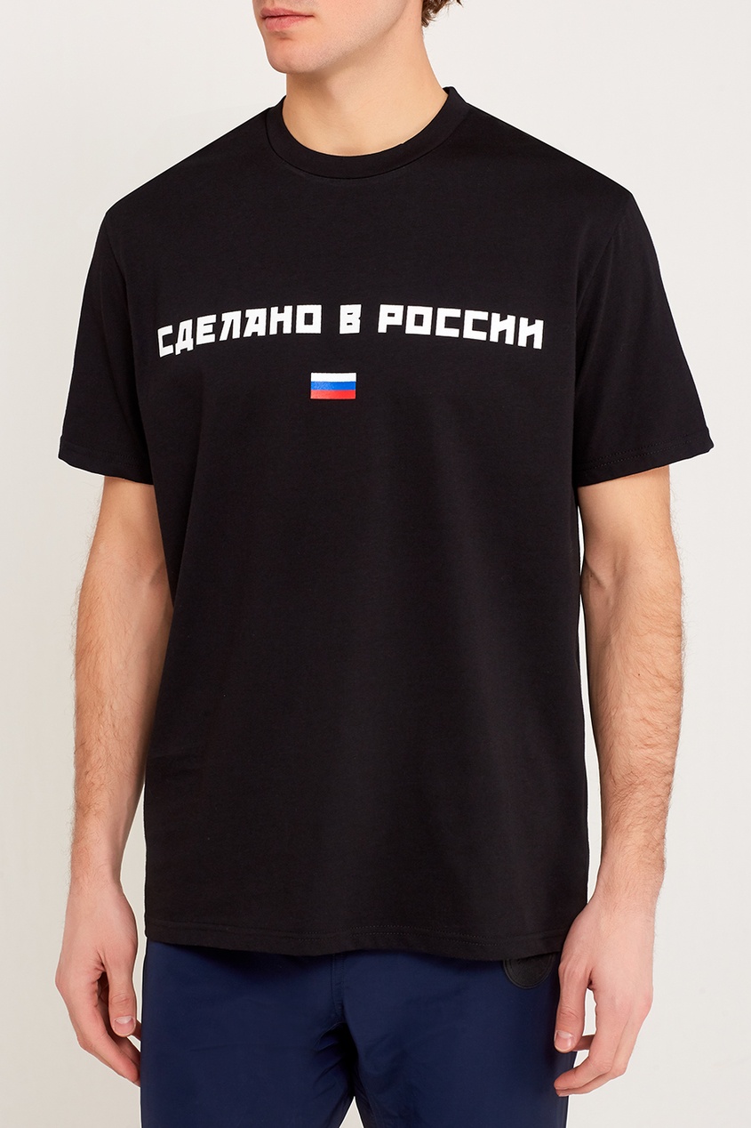 фото Черная футболка с надписью artem krivda