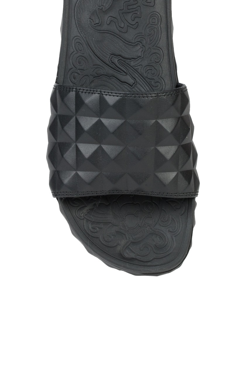 фото Черные текстурированные сандалии splash