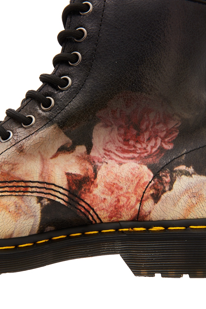фото Черные ботинки с цветочным принтом dr.martens