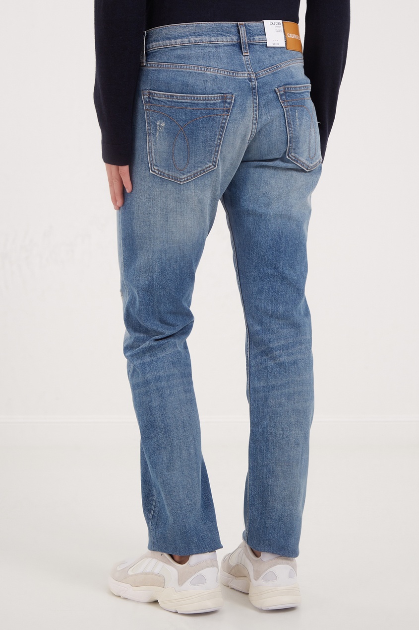 фото Голубые джинсовые брюки calvin klein