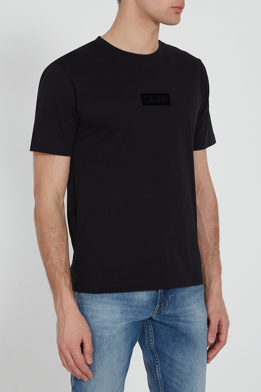 фото Черная футболка с логотипом Calvin klein