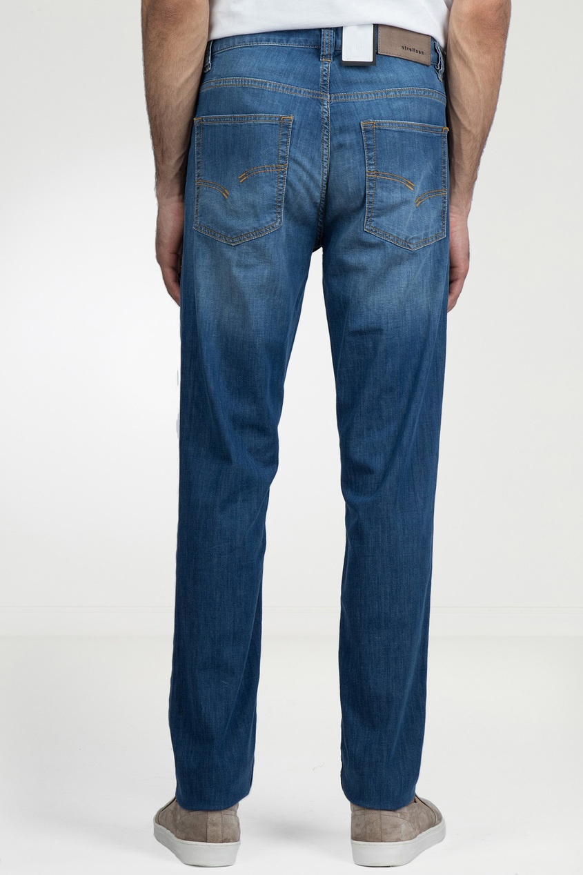 фото Голубые джинсы с выбеленными бедрами strellson