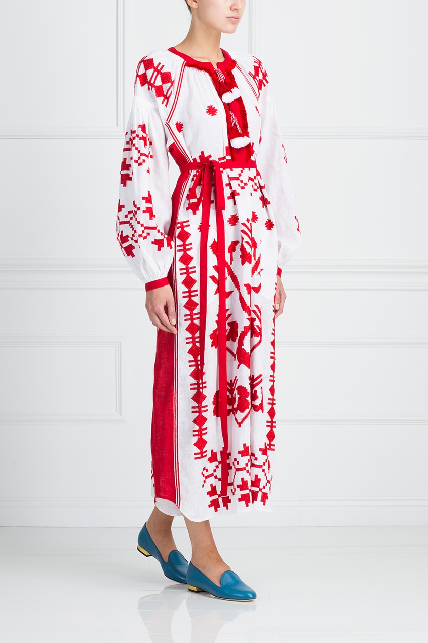фото Белое платье с красными узорами vita kin