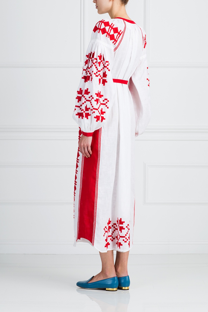 фото Белое платье с красными узорами vita kin