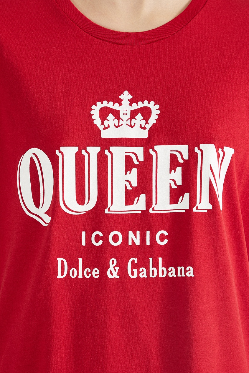 фото Красная футболка с белой надписью dolce&gabbana