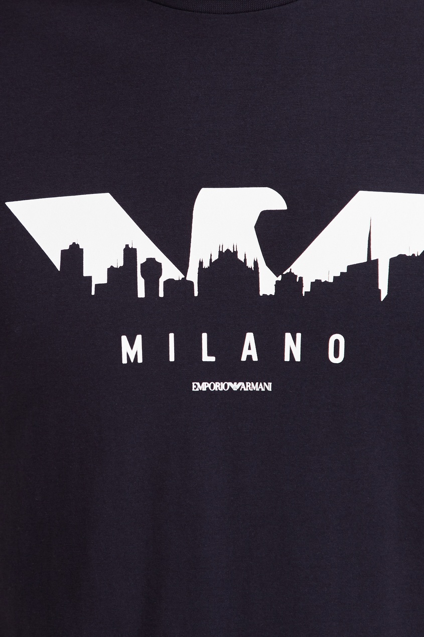 фото Темно-синяя футболка со стилизованным логотипом Emporio armani