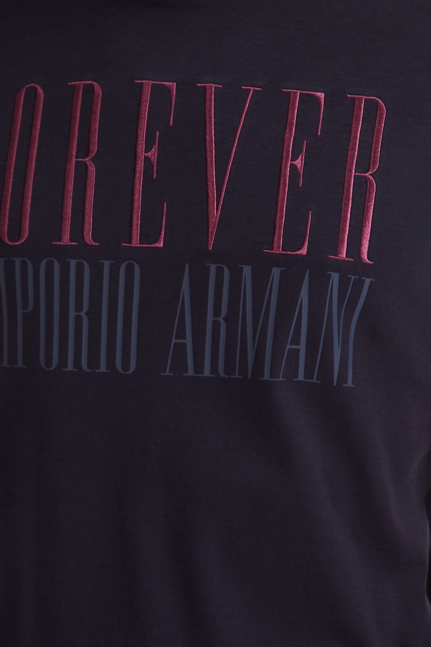 фото Темно-синяя футболка с надписью emporio armani