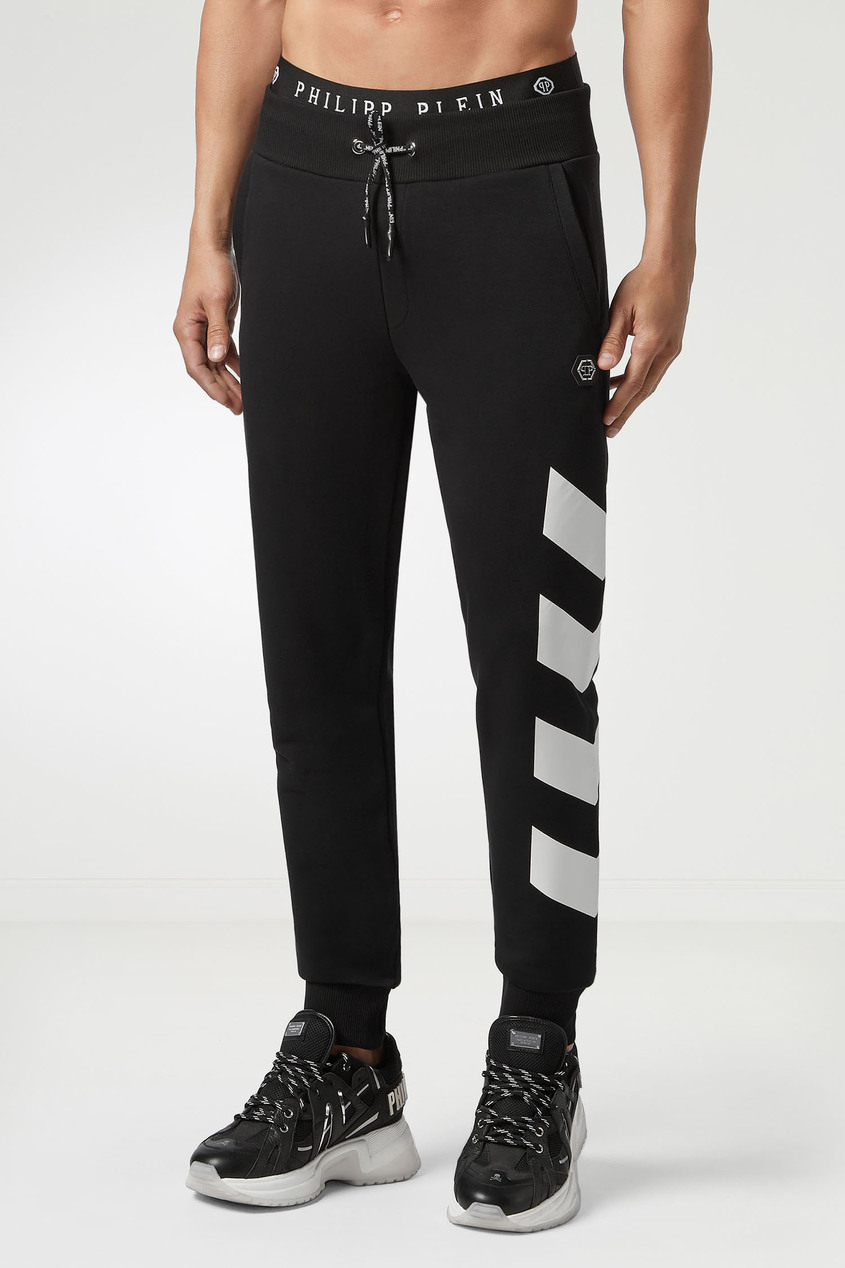 фото Черные спортивные брюки с белым узором philipp plein
