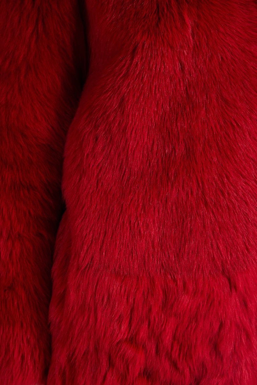 фото Короткое меховое пальто красного цвета no.21