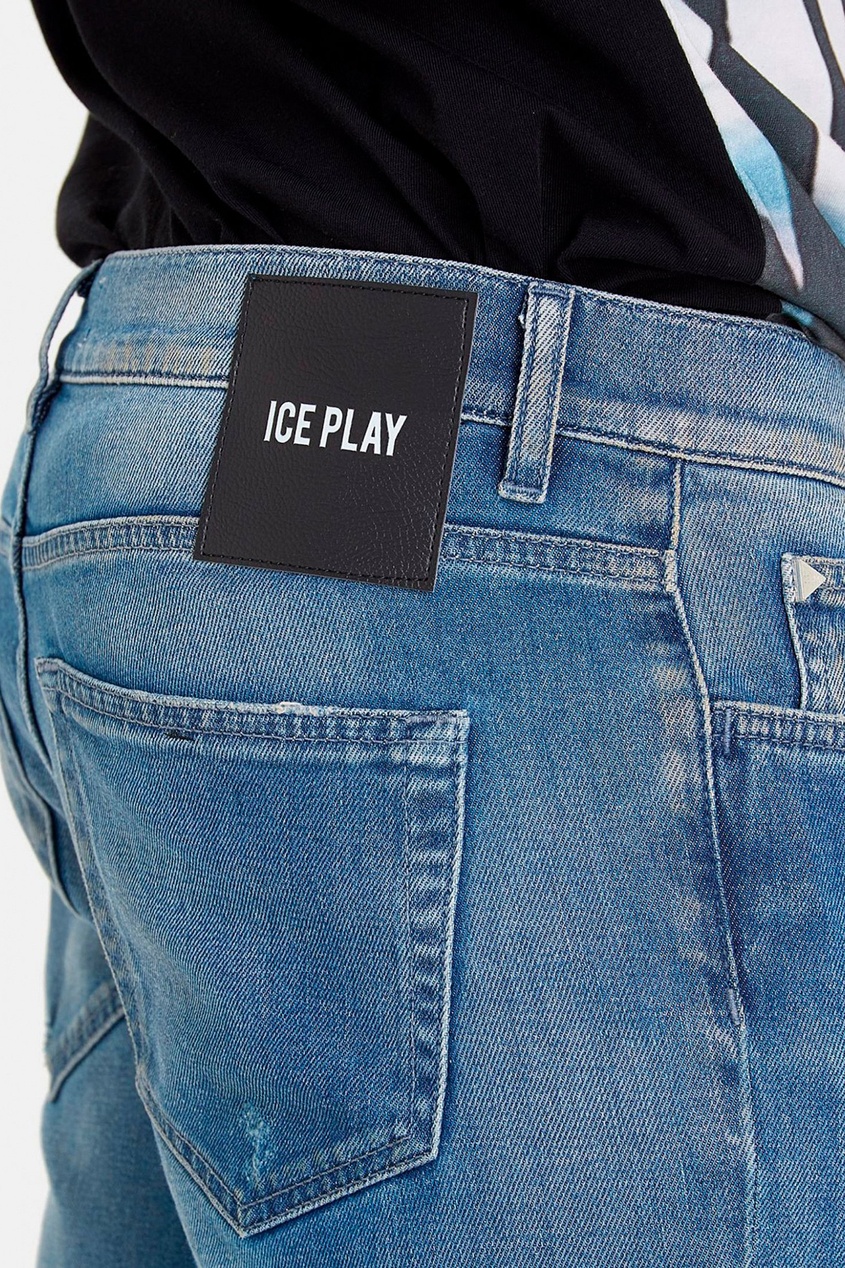 фото Синие джинсы с потертостями ice play