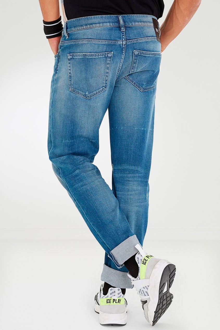 фото Синие джинсы с потертостями ice play