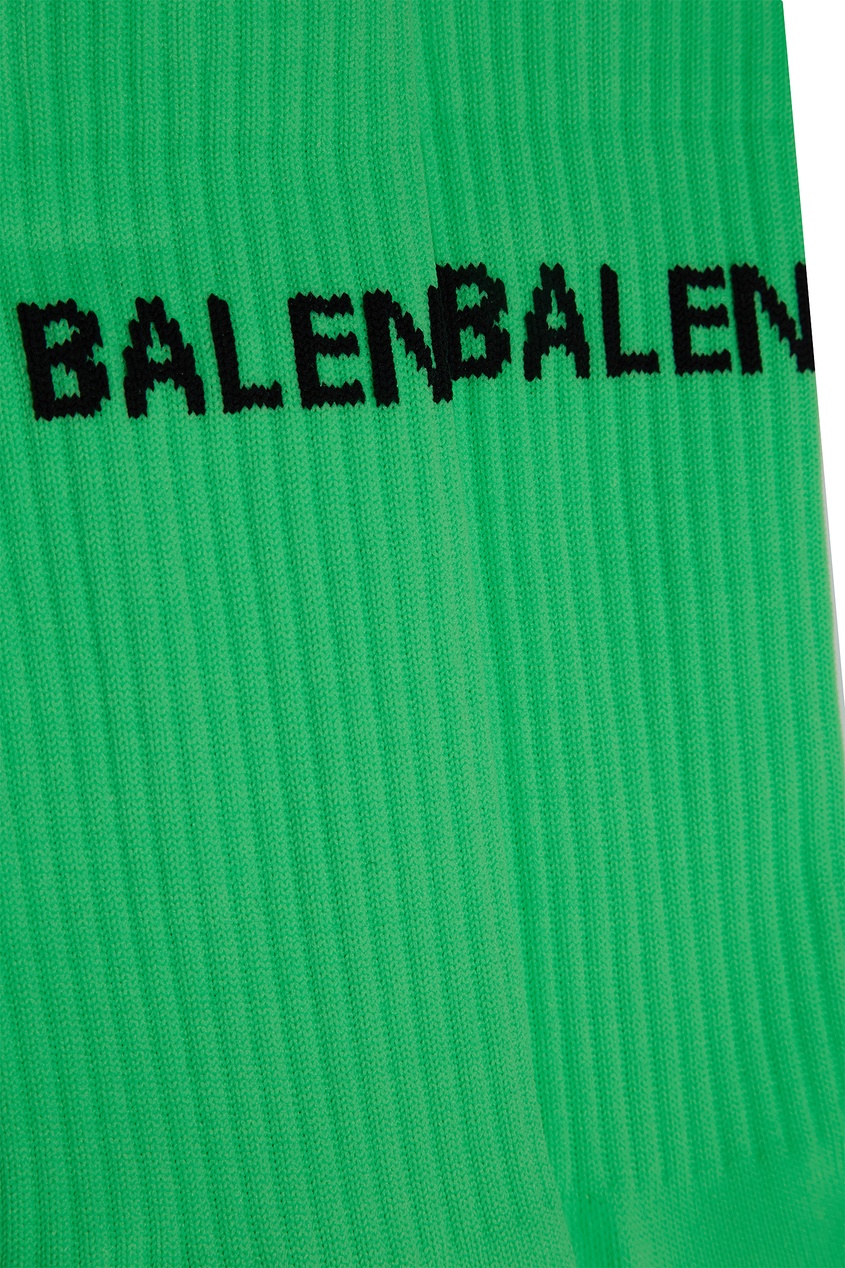 фото Зеленые носки с черным логотипом balenciaga