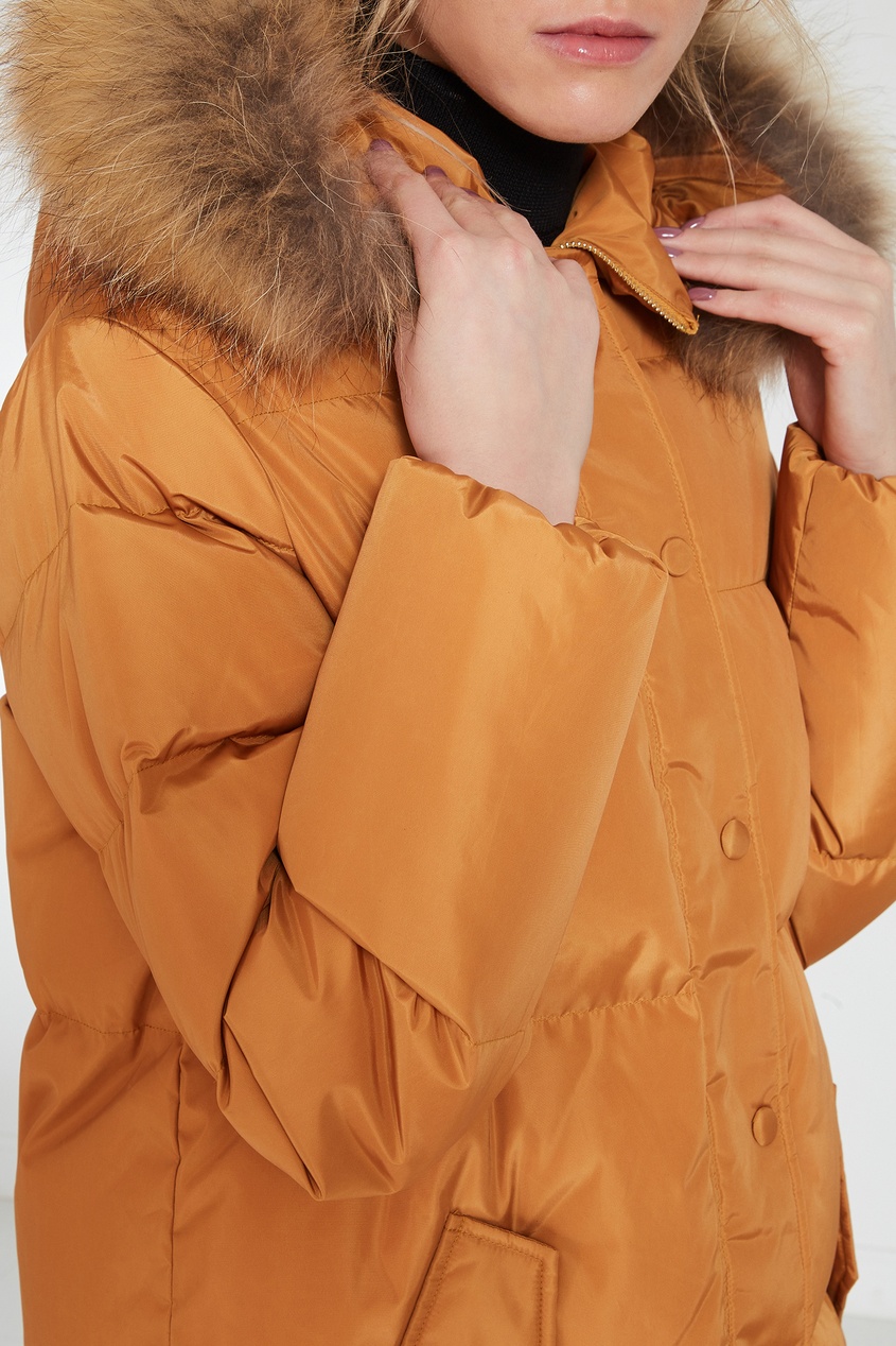 фото Оранжевое стеганое пальто с капюшоном akhmadullina dreams