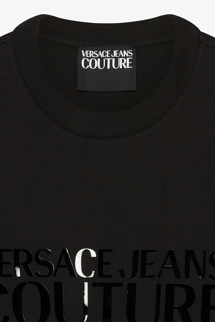 фото Черная футболка с глянцевой надписью Versace jeans