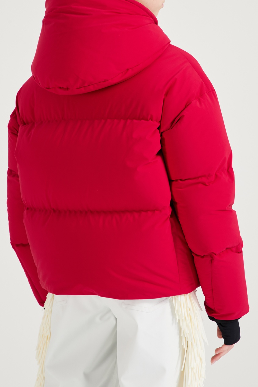 фото Короткая куртка-пуховик малинового цвета moncler