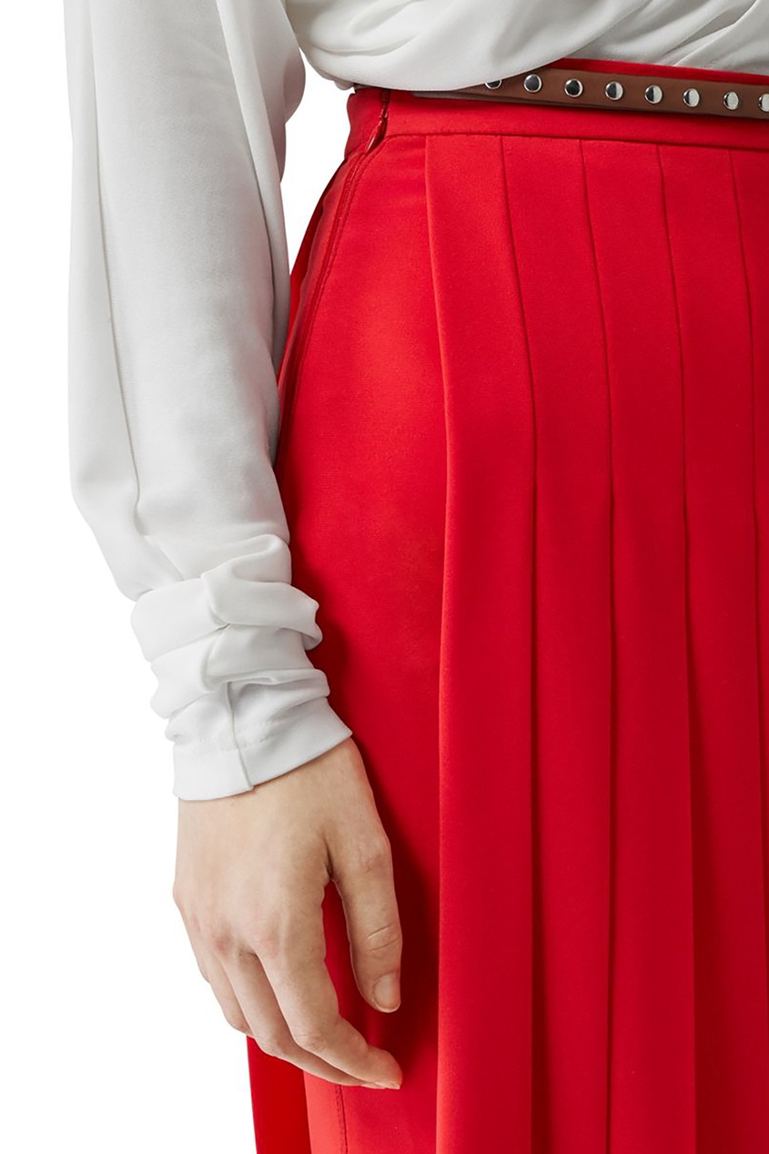 фото Красная юбка со складками burberry