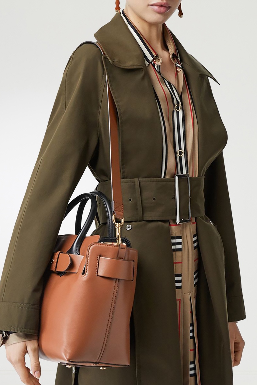 фото Коричневая сумка с черными ручками Burberry