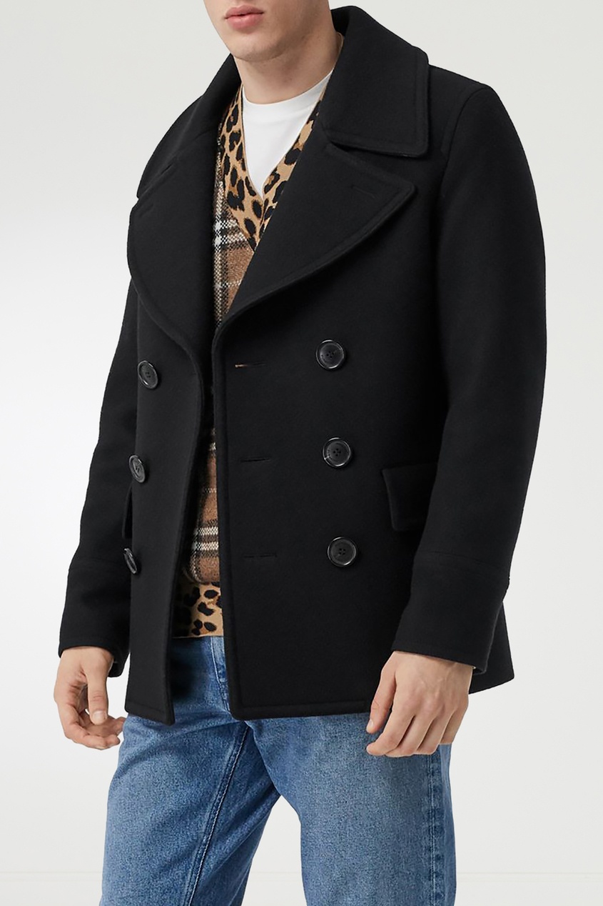 Черный бушлат с деталью