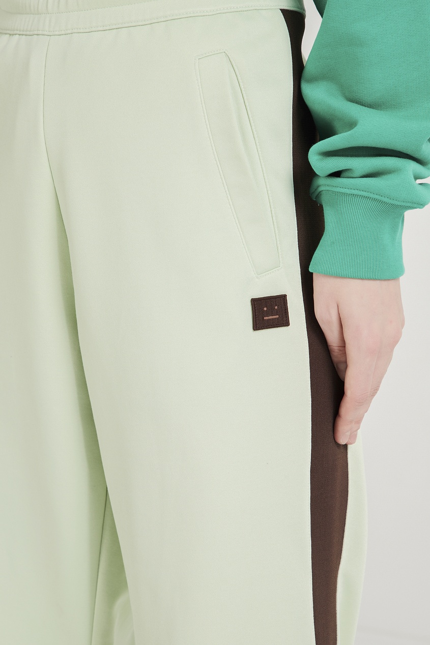 фото Салатовые брюки с коричневыми лампасами acne studios
