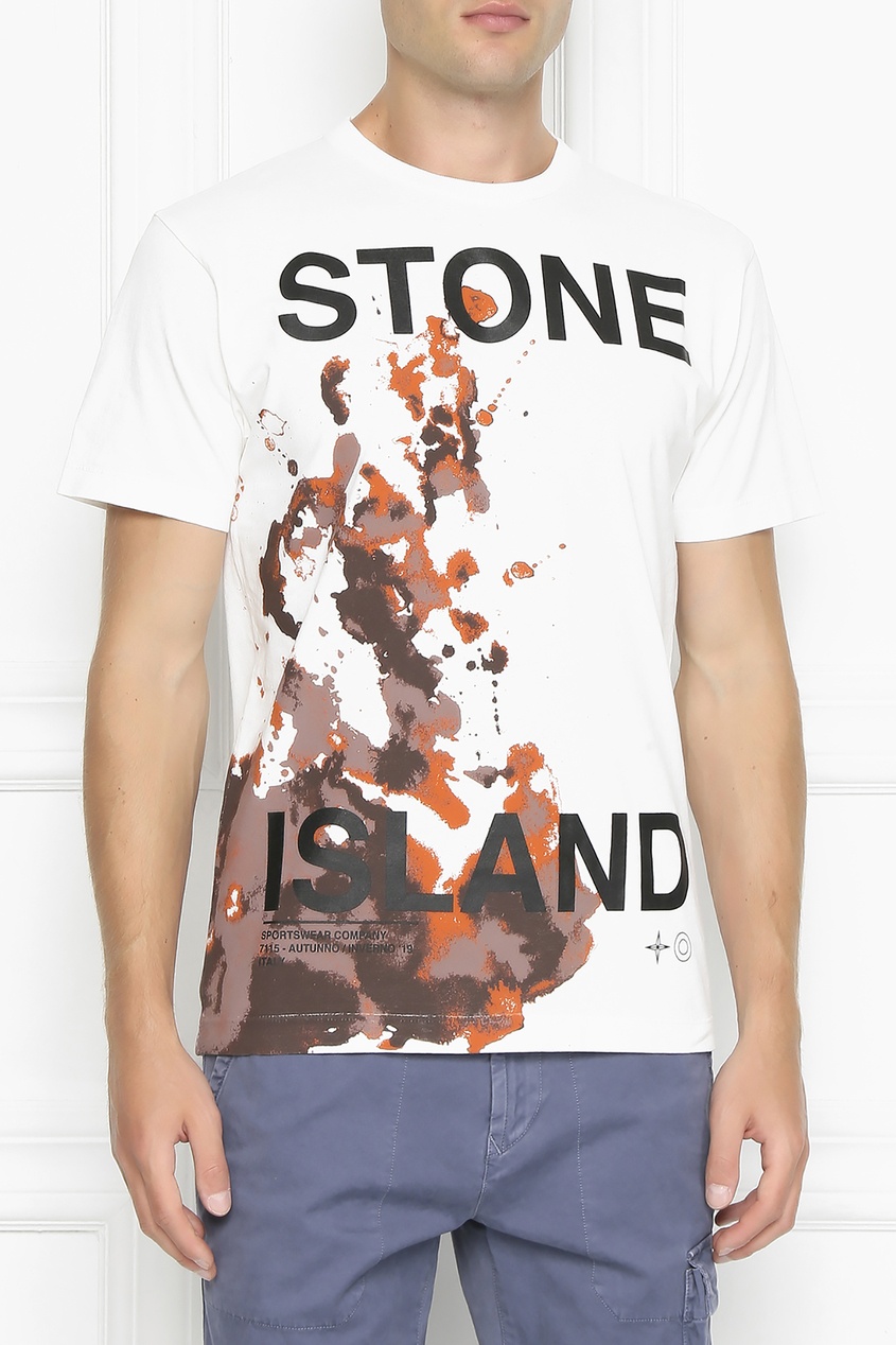 фото Белая хлопковая футболка с принтом stone island