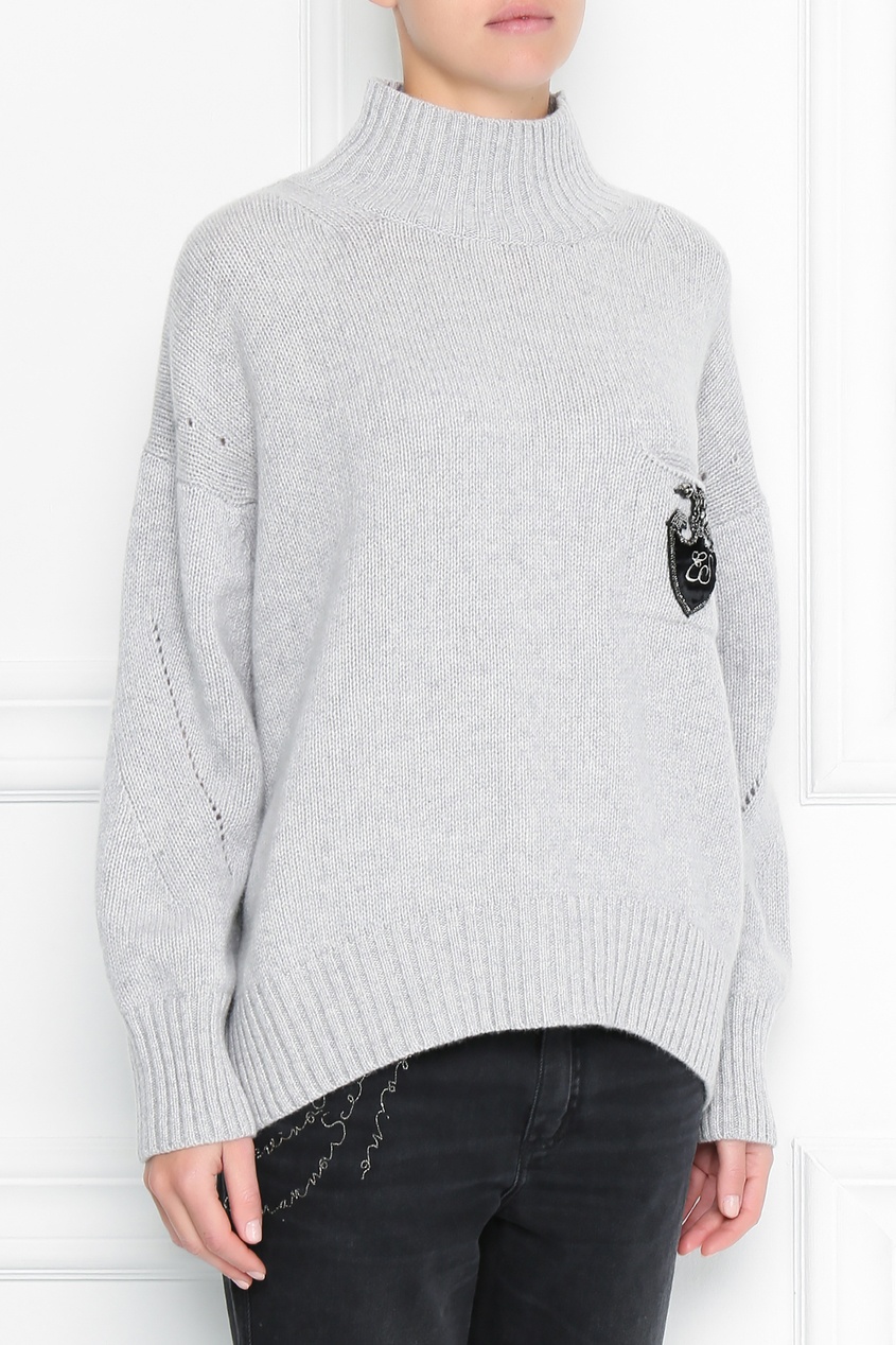 фото Светло-серый свитер с карманом и аппликацией ermanno scervino