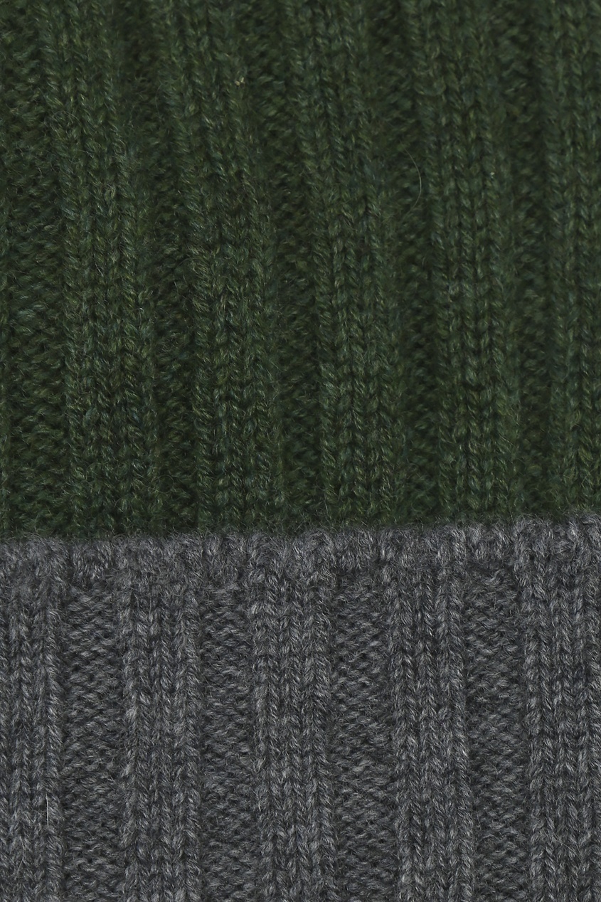 фото Зеленая шапка с серым отворотом viadeste