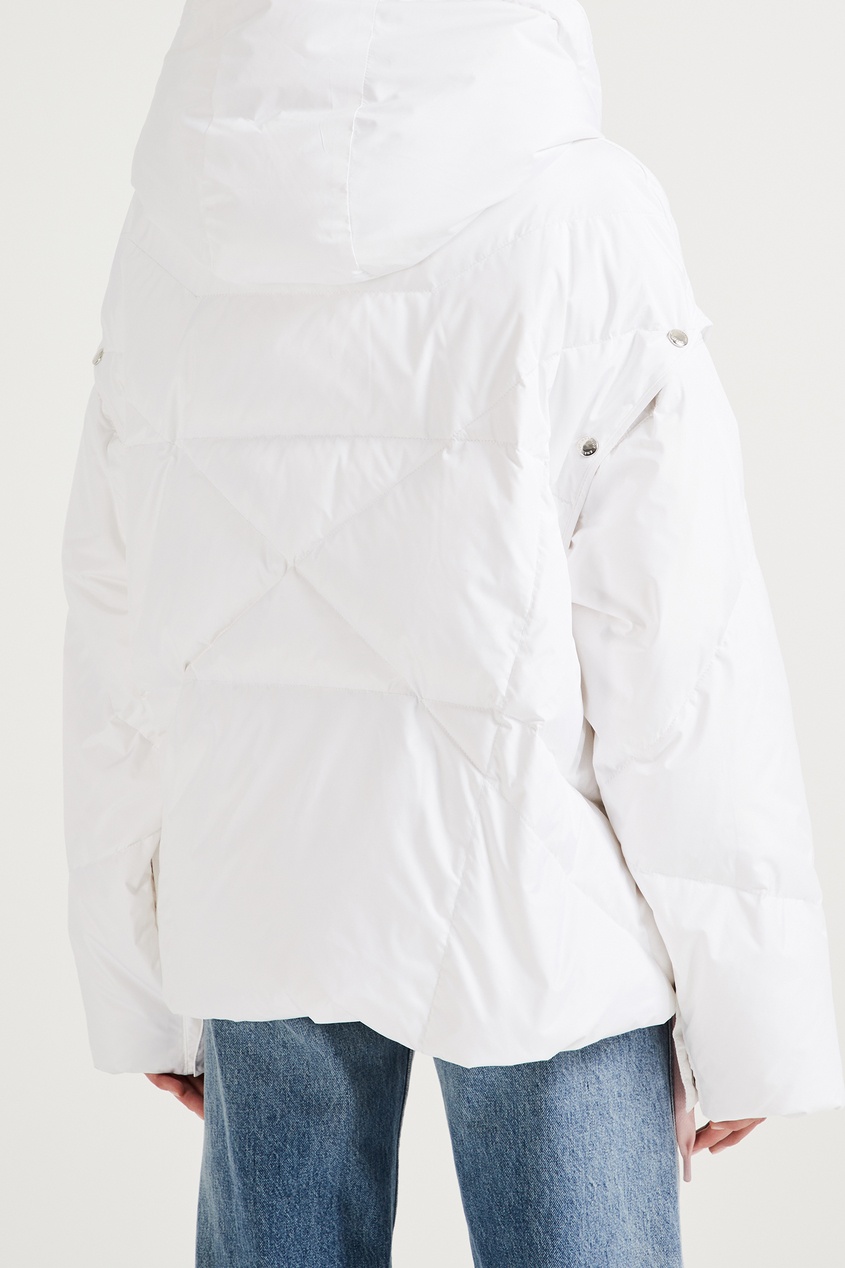 фото Белая куртка-пуховик со съемными рукавами khrisjoy