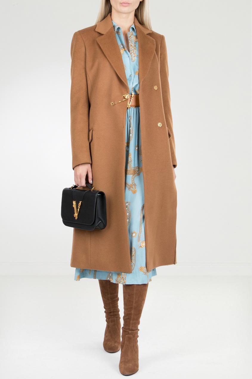 фото Коричневое пальто с булавкой versace