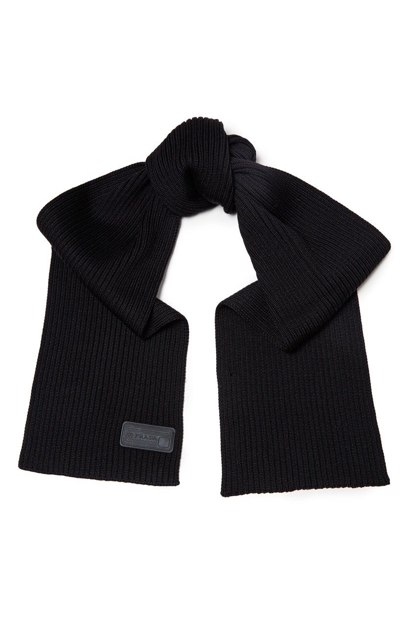 фото Черный шарф из чистой шерсти prada