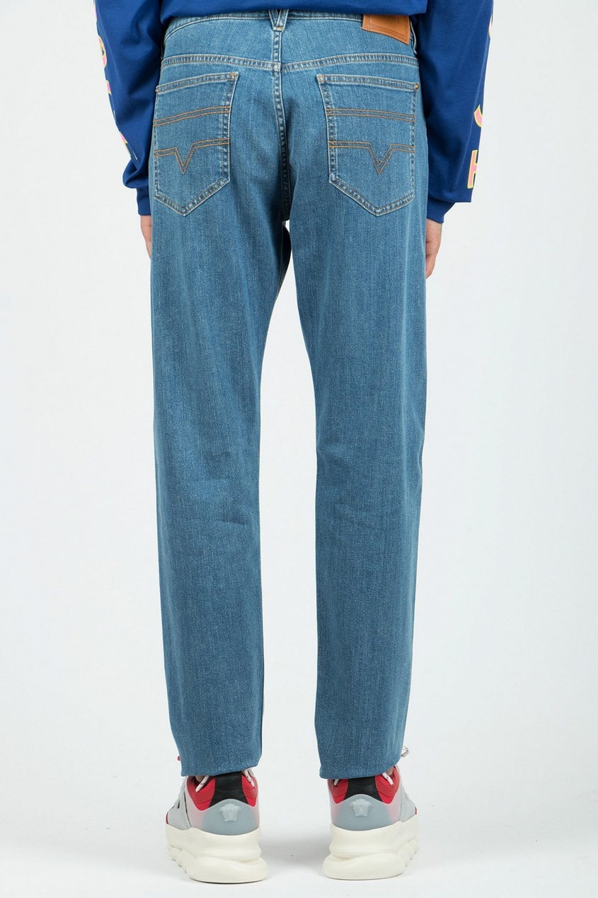 фото Голубые джинсы с логотипом Versace
