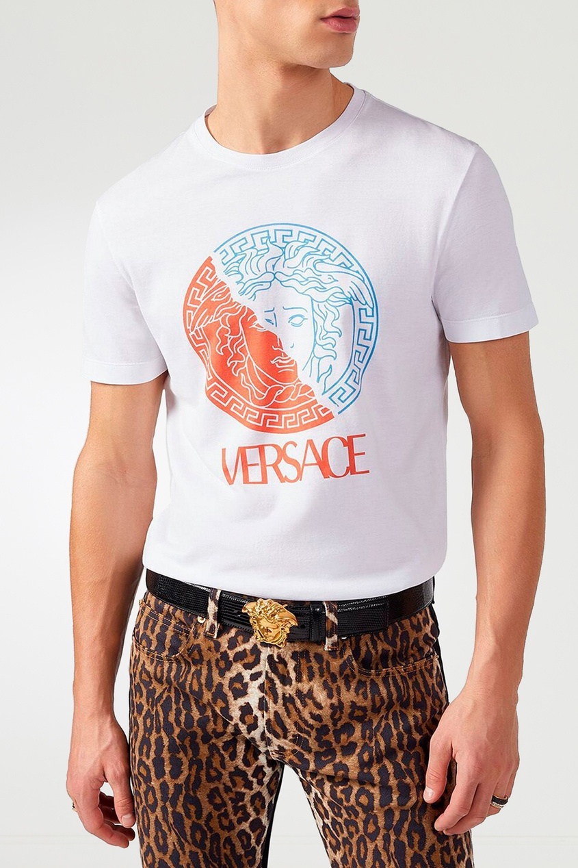 фото Белая футболка с логотипом бренда versace
