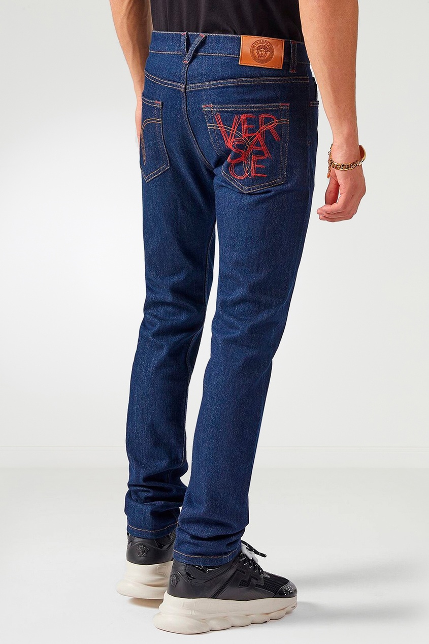 фото Зауженные джинсы с вышитым логотипом versace
