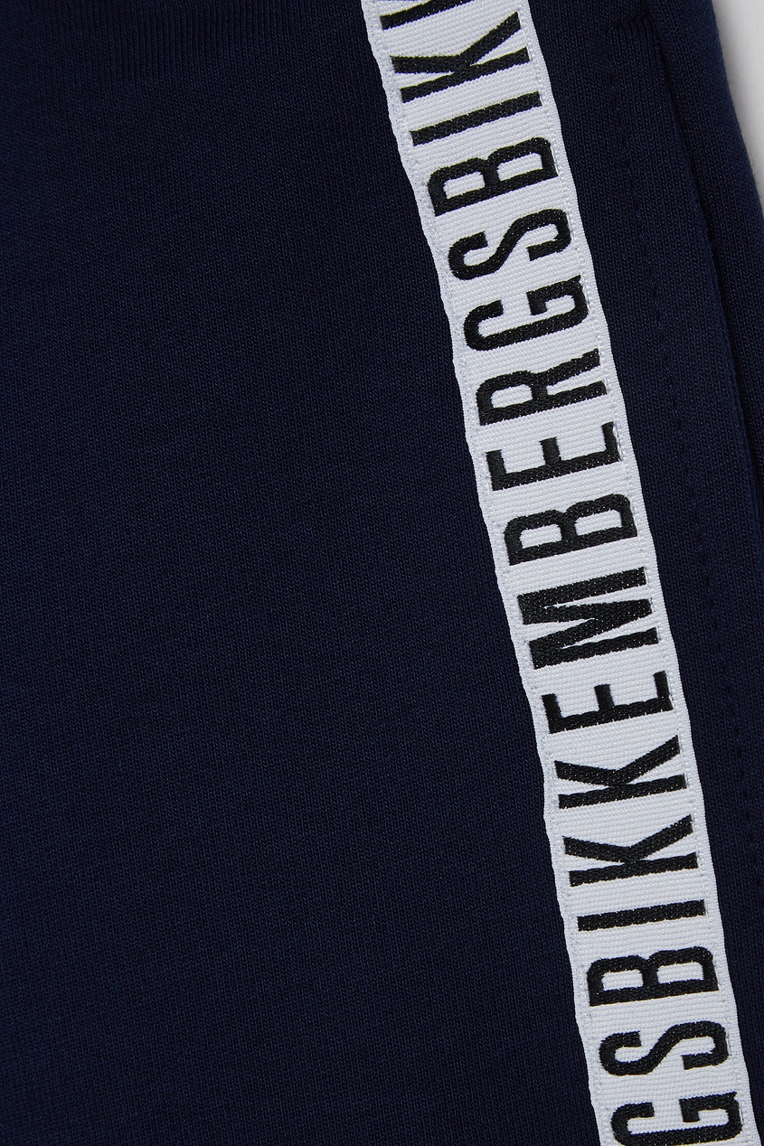 фото Синие шорты с надписями на лампасах bikkembergs