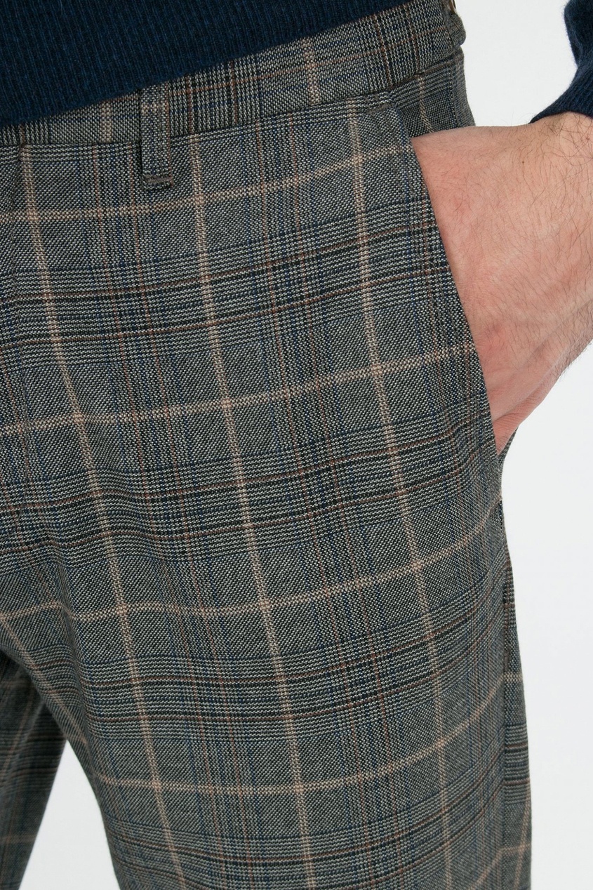 фото Клетчатые брюки с отворотами strellson