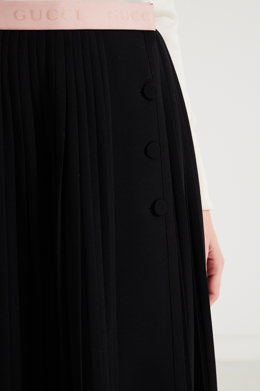 фото Черная плиссированная юбка с контрастной отделкой gucci