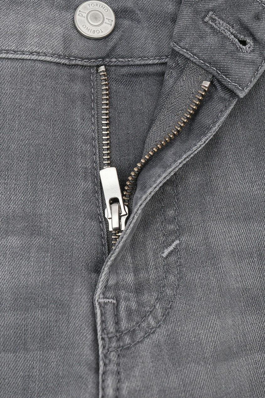 фото Серые джинсы с потертостями pt05