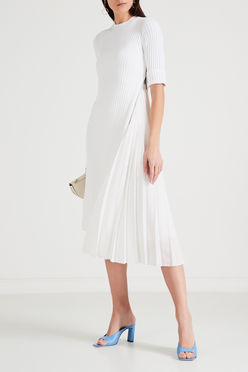 фото Белое платье с плиссированной вставкой no.21