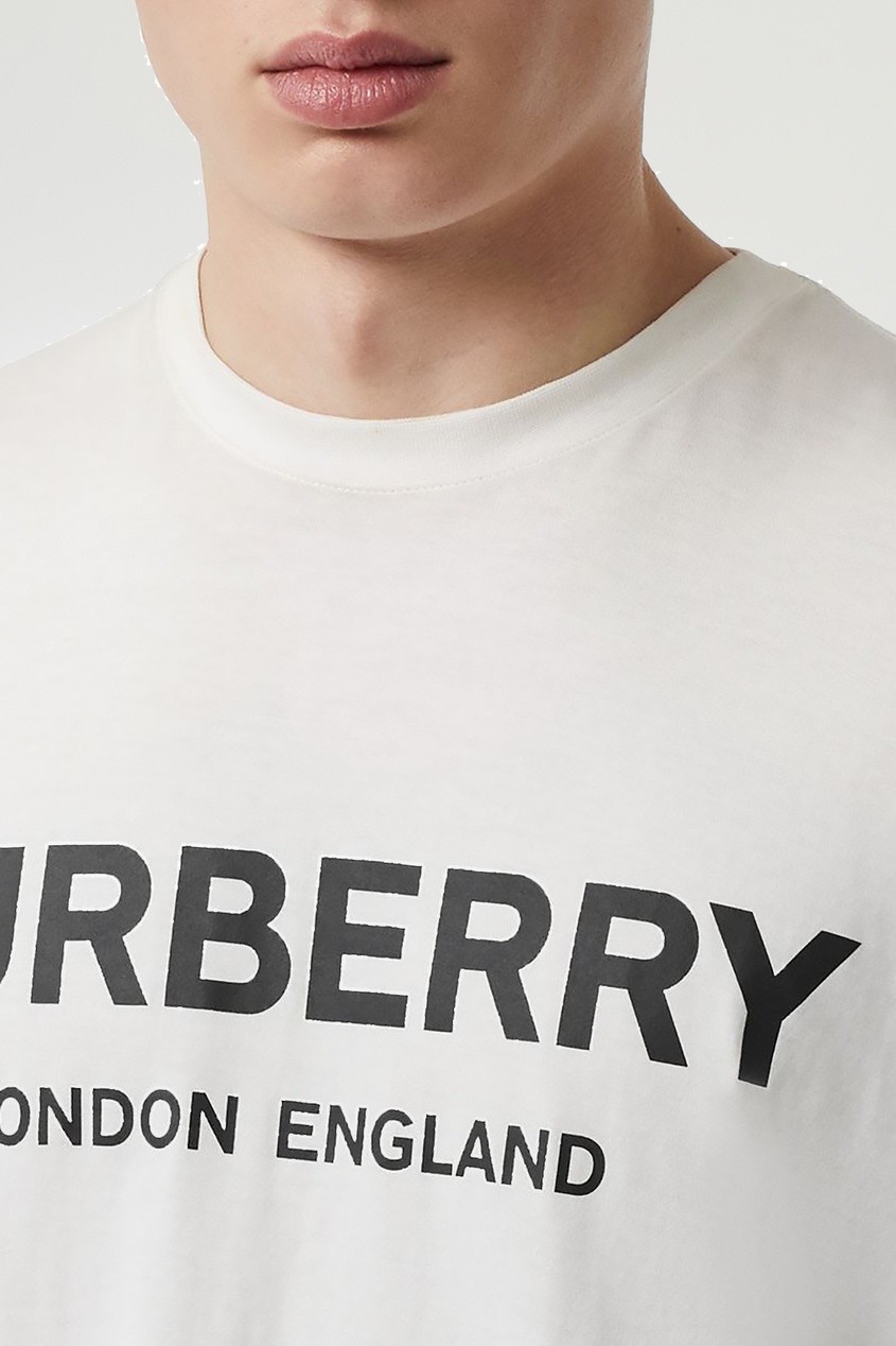 фото Белая футболка с логотипом burberry