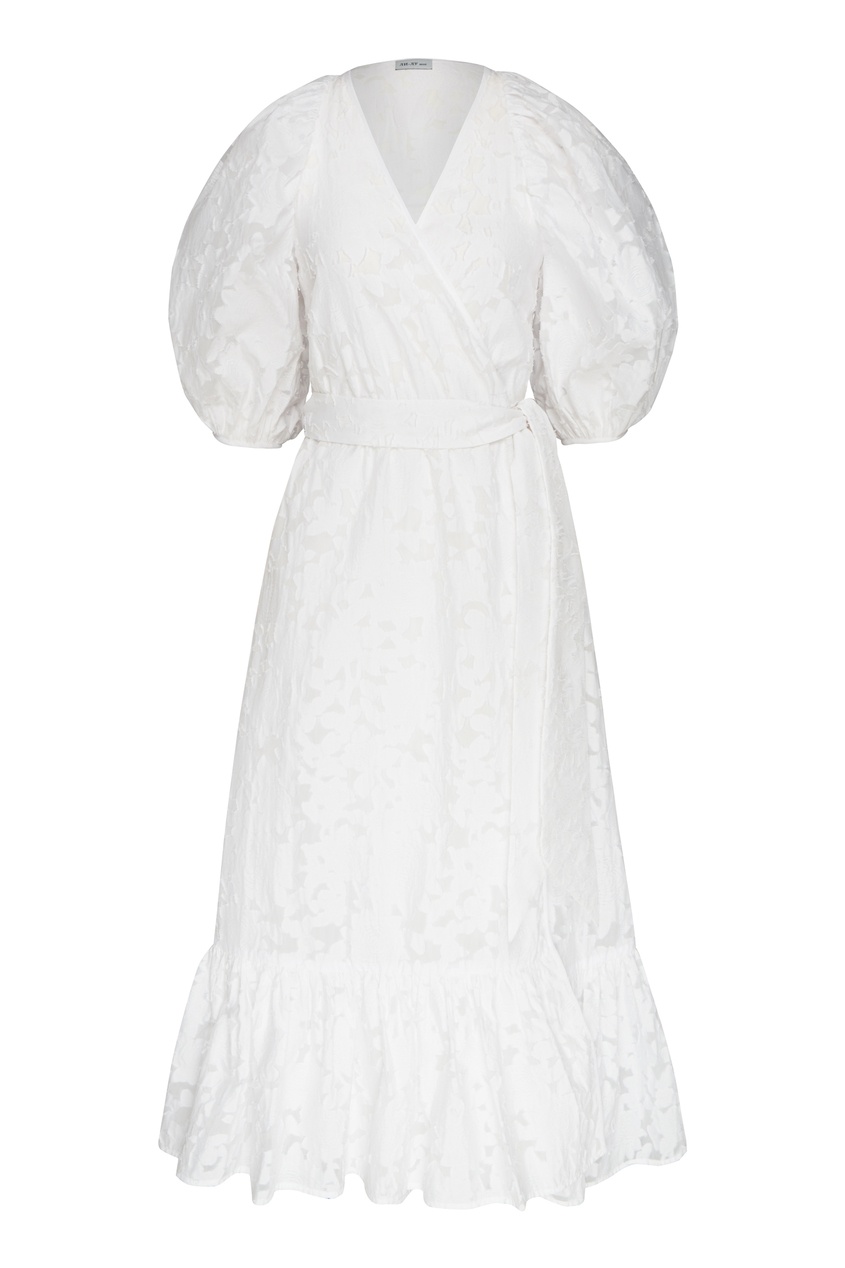 фото Белое платье с v-образным декольте ли-лу