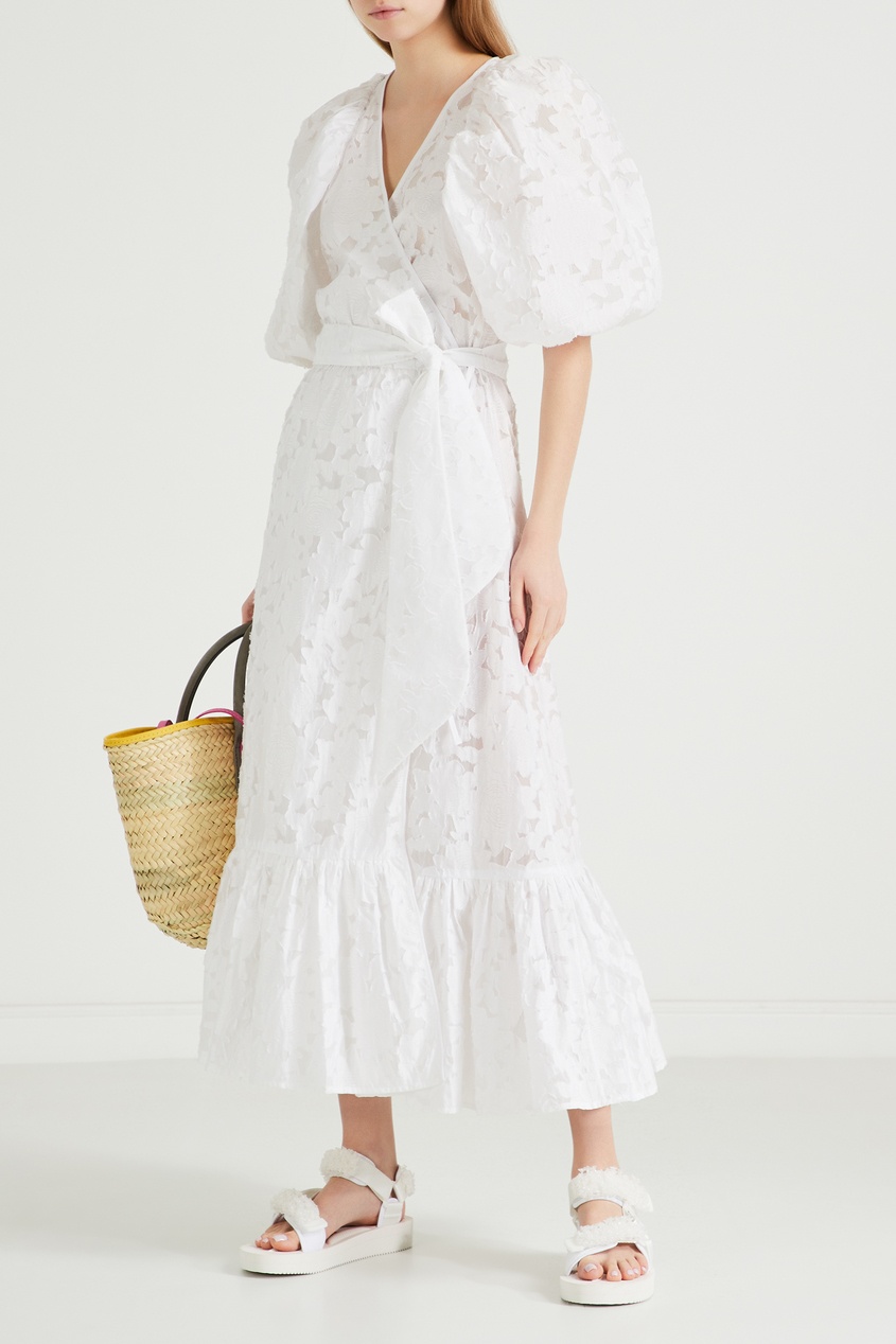 фото Белое платье с v-образным декольте ли-лу