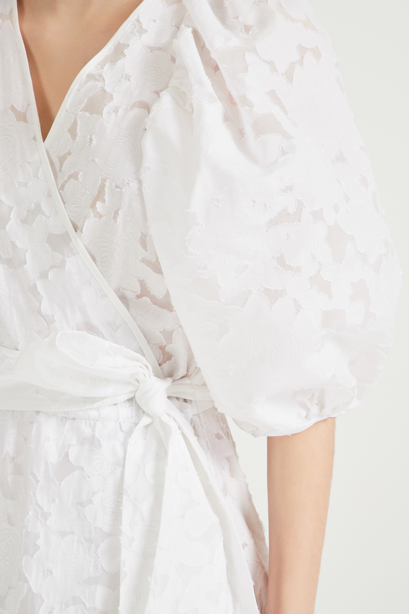 фото Белое платье с пышной оборкой на подоле ли-лу