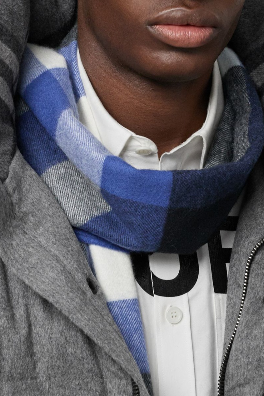 фото Синий клетчатый шарф burberry