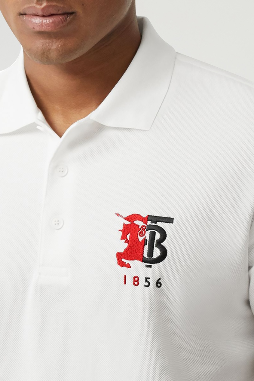 фото Белое поло с символикой марки burberry