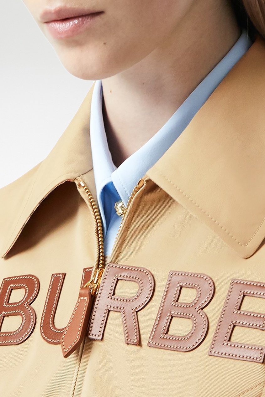 фото Бежевая куртка с кожаным логотипом burberry