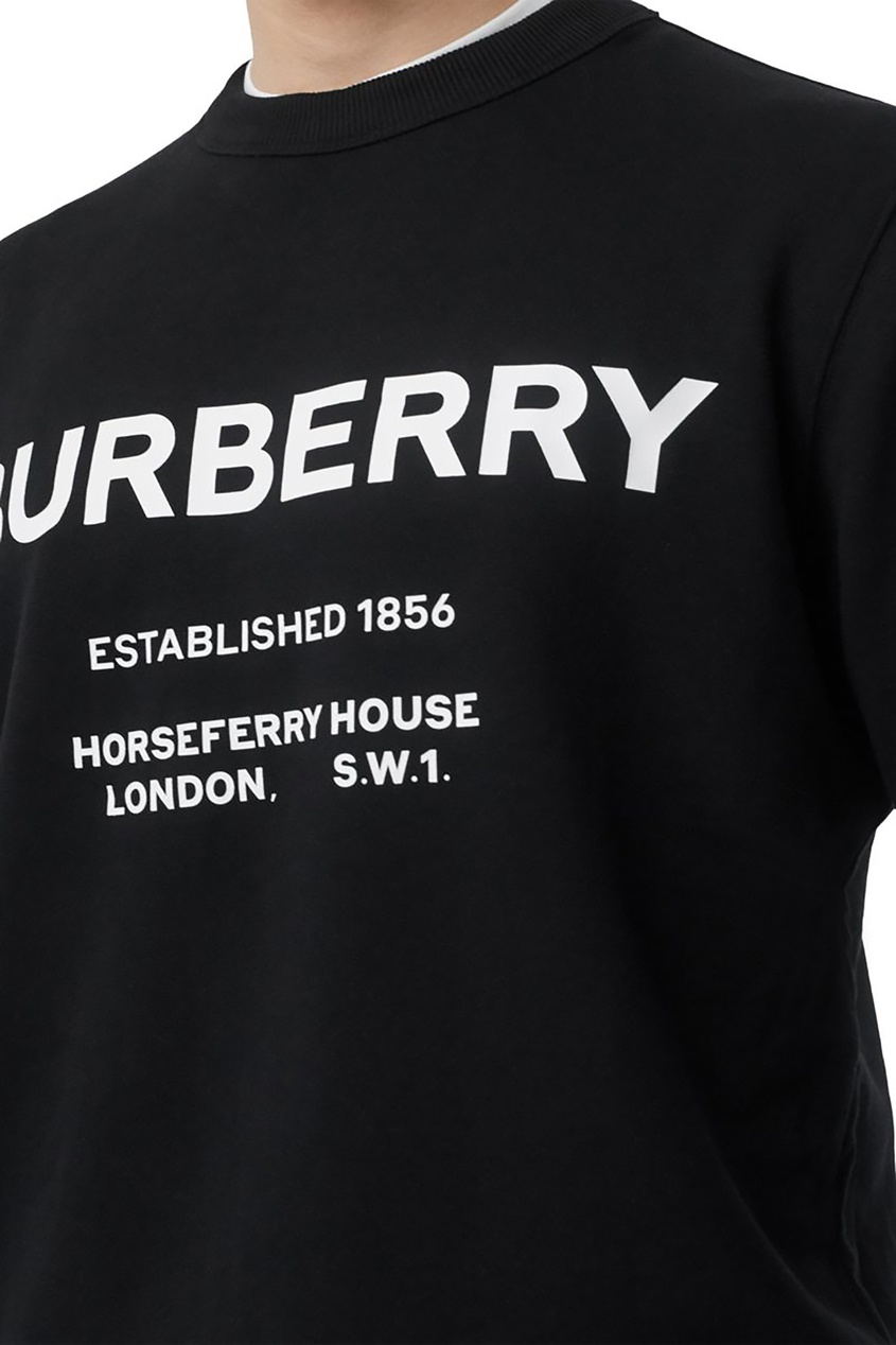 фото Черная толстовка с белым принтом burberry