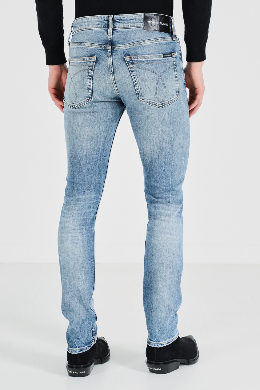 фото Голубые джинсы с логотипом calvin klein