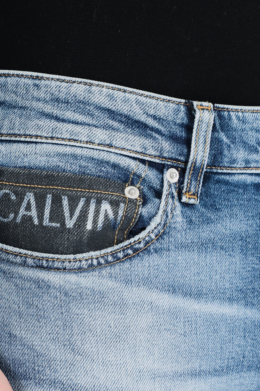 фото Голубые джинсы с логотипом calvin klein