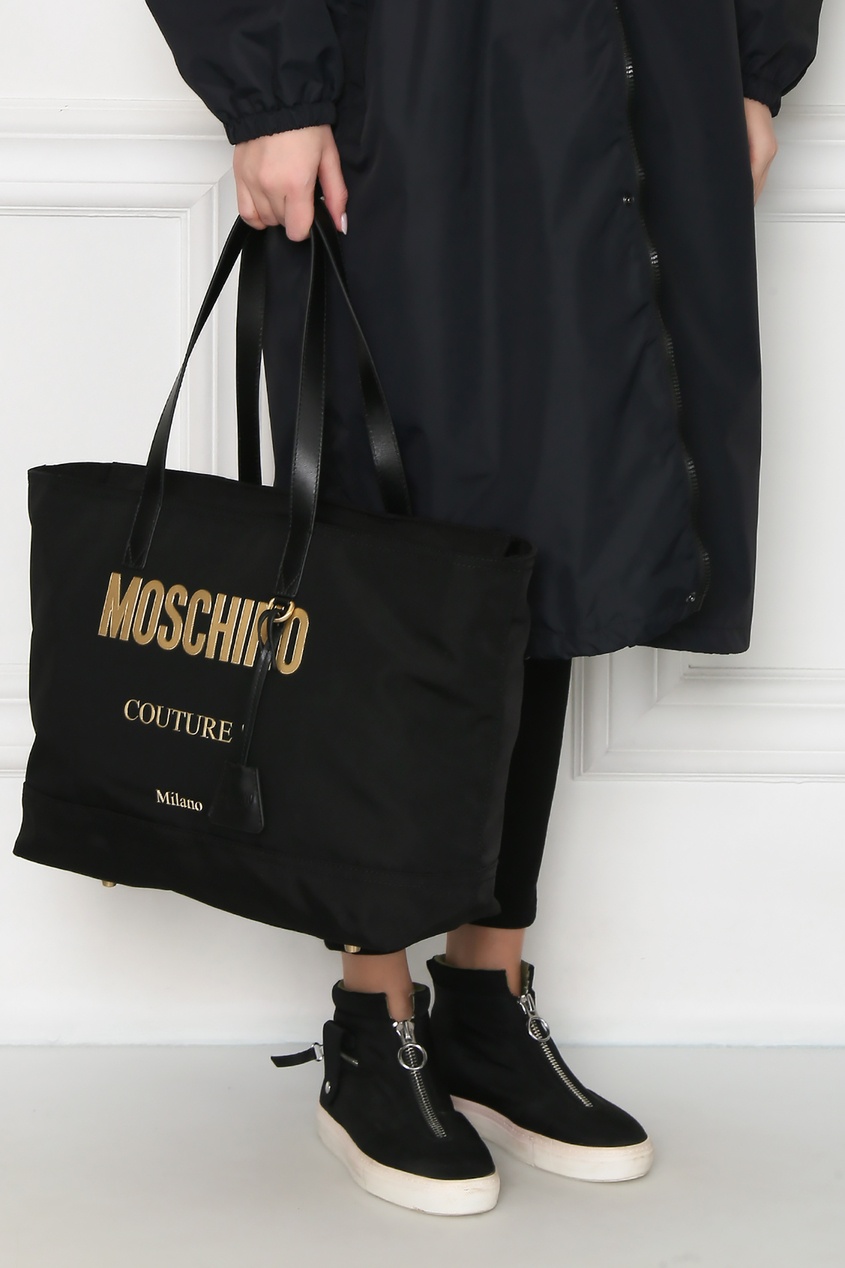 фото Сумка-шоппер с золотистым логотипом moschino